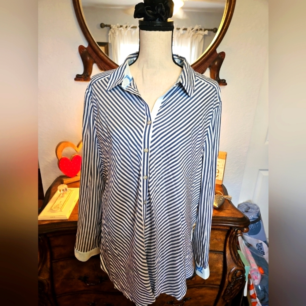 CHICO'S Size 3 (16/18) Blue & White Stripped Long Sleeve Button Down